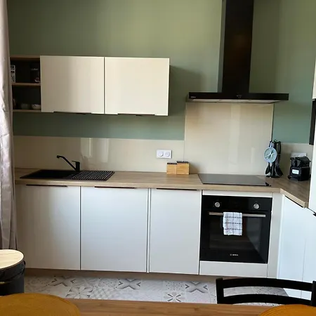 Independant Climatise A 8 *